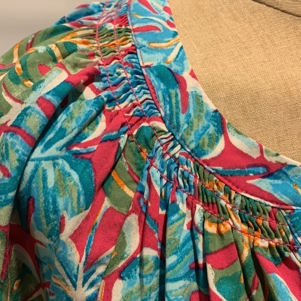 Crown & Ivy floral top, Medium - Picture 5 of 5